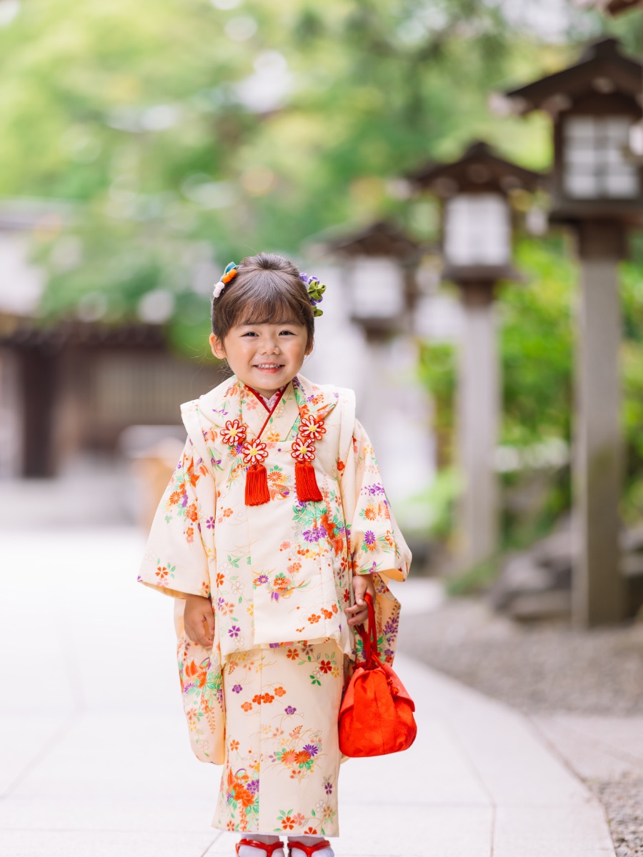 オンライン限定商品】 水彩画「七五三を迎える神社」 絵画 - powertee.com